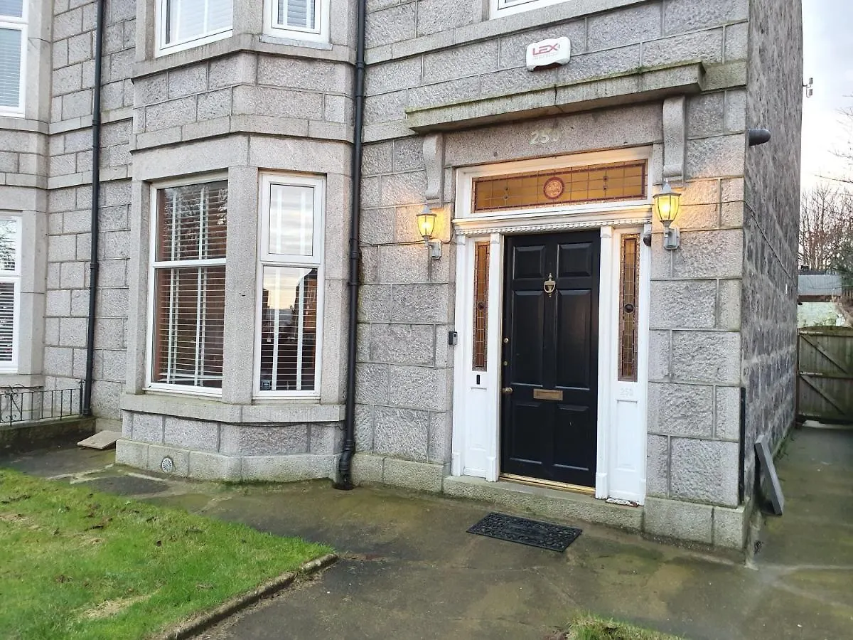 Townhouse 250 Apartment Aberdeen Homestay