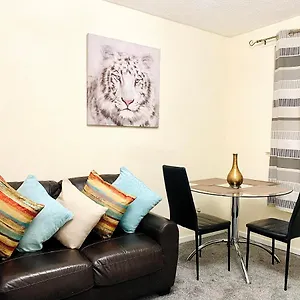 Apartment Executive Quiet Home-office Combo, Aberdeen