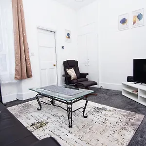 Apartment The Summit West End- Elegant With Free Parking In Prime Location, Aberdeen